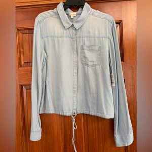 NWT Cambray/Light Blue Button-Up Shirt